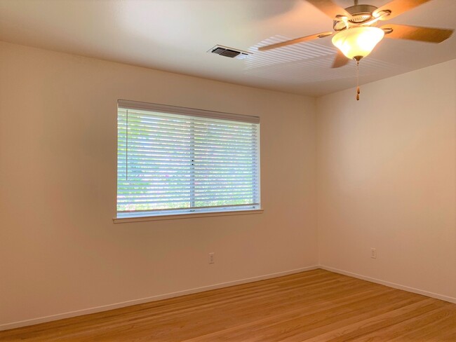Building Photo - Four Bedroom in Crown Village