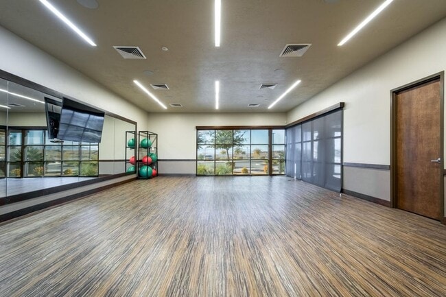 Building Photo - Beautiful New 3 Bedroom Home in Brio