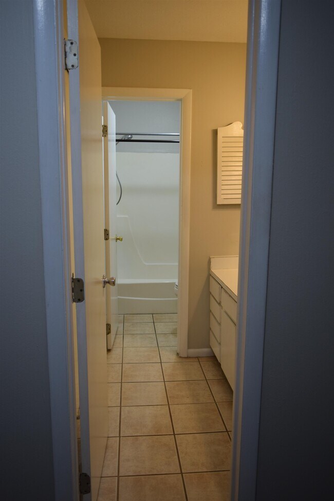 Building Photo - 410 Westwood Dr