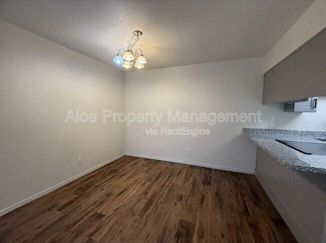 Building Photo - 1015 N Iowa St