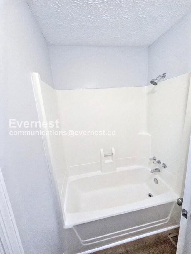 Building Photo - 208 Centennial Dr