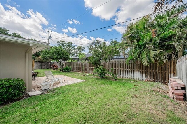 Building Photo - 253 Park Cir S