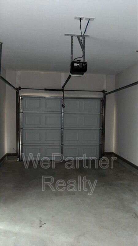 Building Photo - 100 Crest Pointe