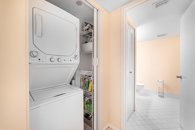 Building Photo - 901 SW 141st Ave