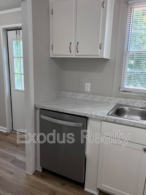 Building Photo - 771 Deer View