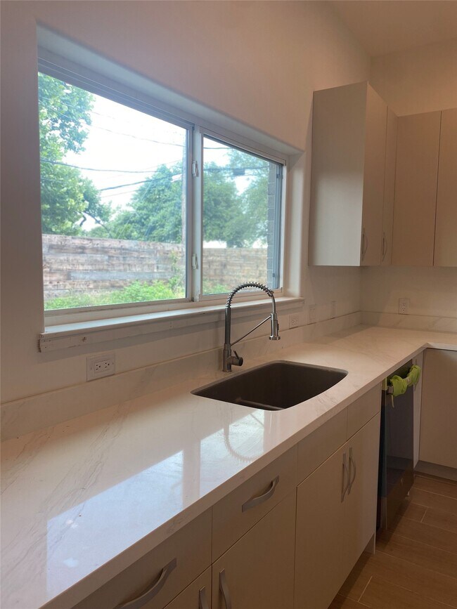 Building Photo - 8502 Alcott Dr
