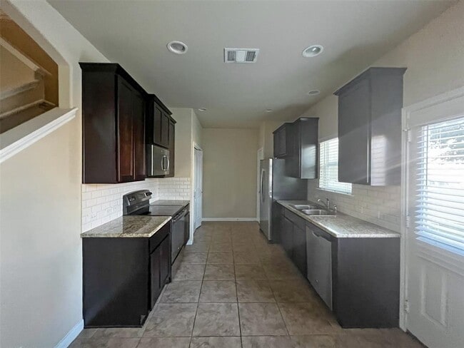 Building Photo - 928 Lost Pines Ln
