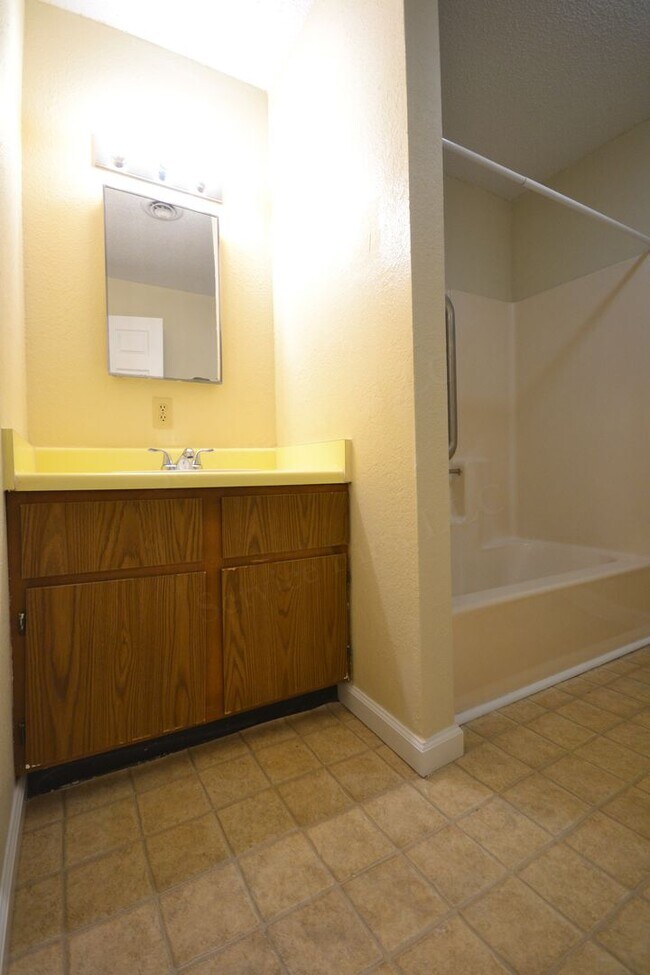 Building Photo - Greenfield Apartments