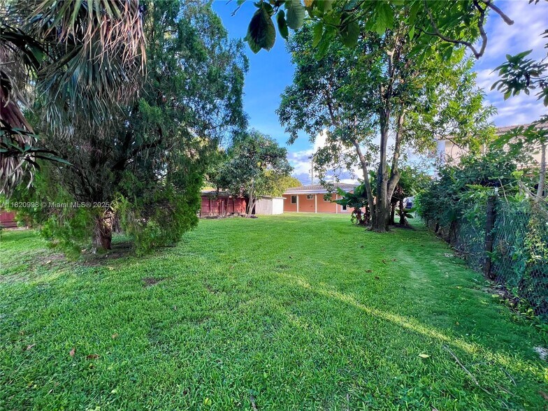 Building Photo - 6225 SW 26th St