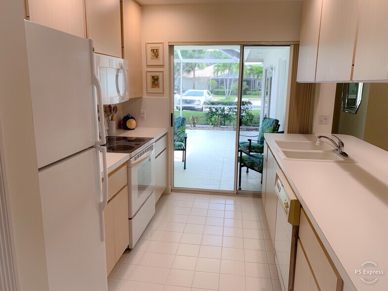 Primary Photo - 7102 Geminata Oak Ct
