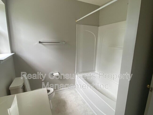 Building Photo - 96 Tannenbaum Cir