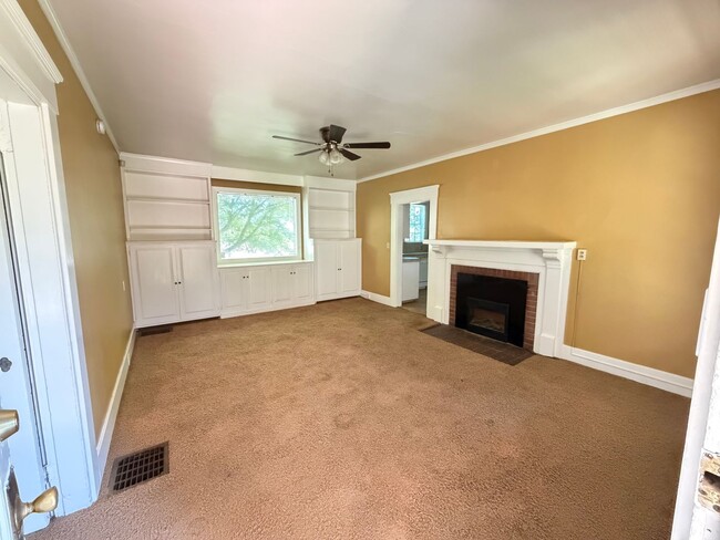Building Photo - Large 5-6 Bedroom 2 Bath country home