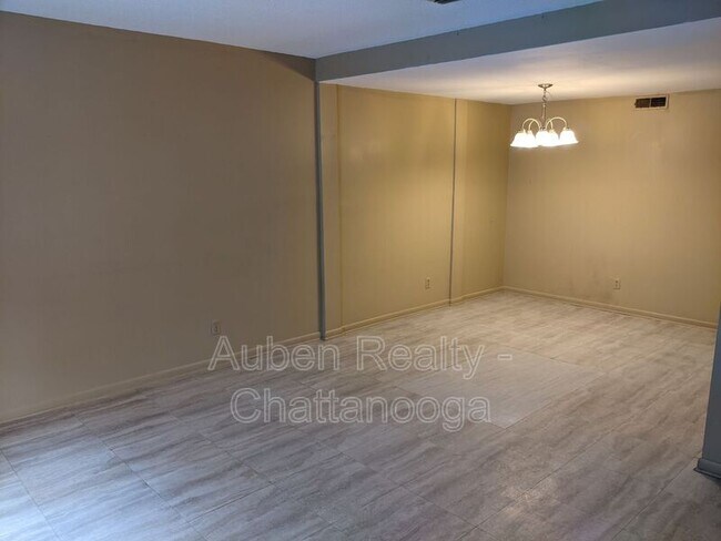 Building Photo - 19 Tunnel Boulevard