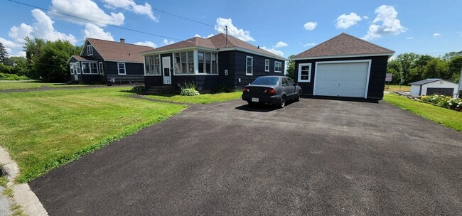 Building Photo - 925 Calvert St