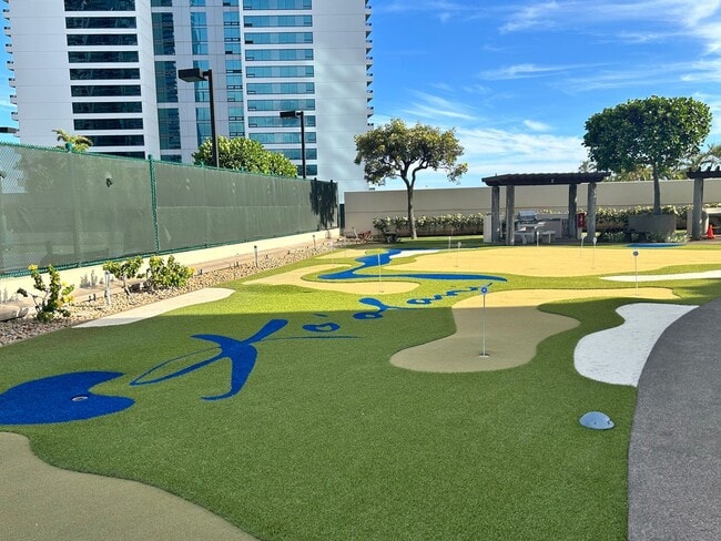 Building Photo - Spacious 2-bedroom, 2-bath with a View in Kakaako!
