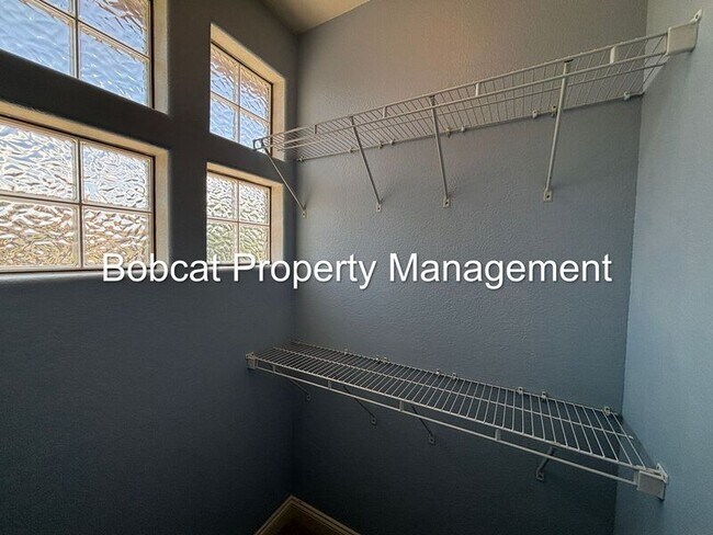 Building Photo - 1240 Flintwood Dr