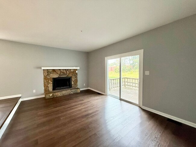 Building Photo - Recently Remodeled 3BD, 2.5BA Raleigh Town...