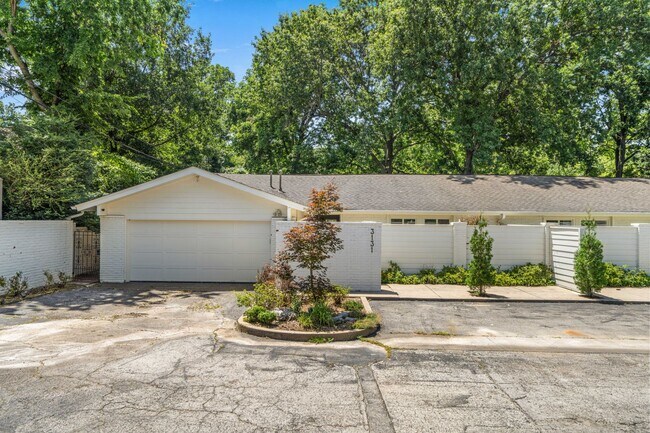 Building Photo - Totally renovated open concept with vaulted ceilings