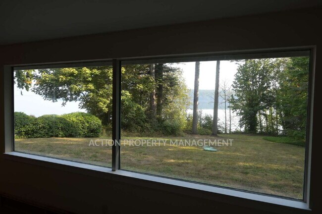 Building Photo - 2 bed 1 bath waterfront home, in Sequim