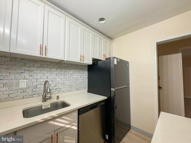 Building Photo - 2102 Suitland Terrace SE