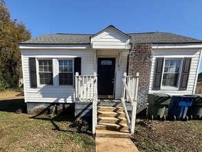 Building Photo - Three bedroom, 1 bath house in Graham