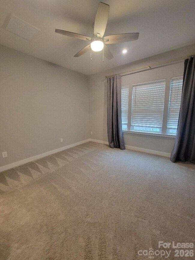 Building Photo - 3633 S Tryon St