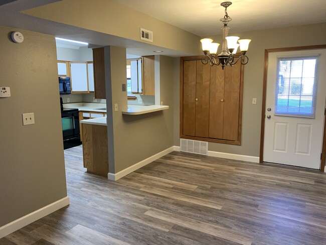 Dining Room - 601 W Benton St