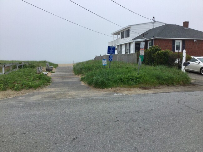 Building Photo - 136 Franklin St