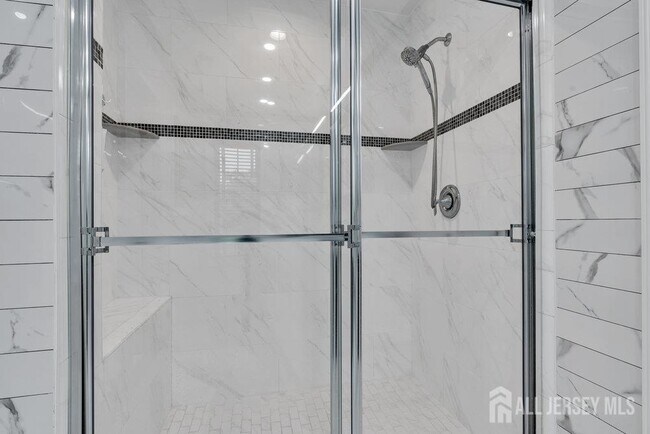 Building Photo - 47 McCormick Ave N