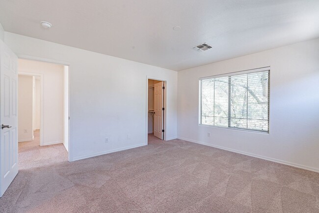 Building Photo - Charming Gated Community Chandler Home wit...