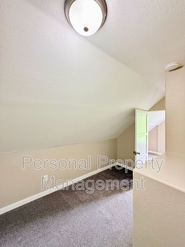 Building Photo - 3110 Thompson Ave