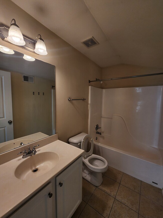 Building Photo - 135 Artisan Pl