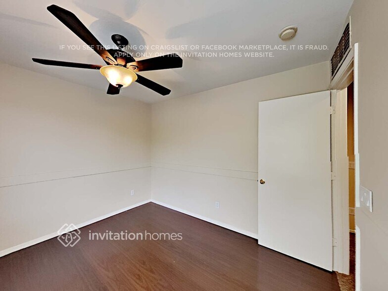 Building Photo - 10821 W Taft St