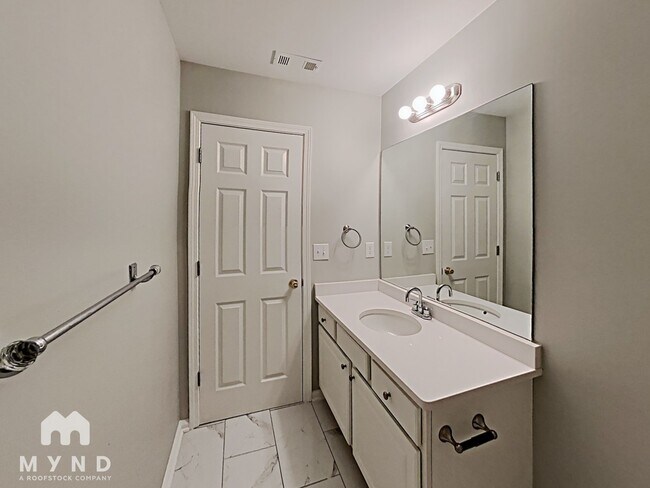 Building Photo - 1557 Silver Ridge Dr SW
