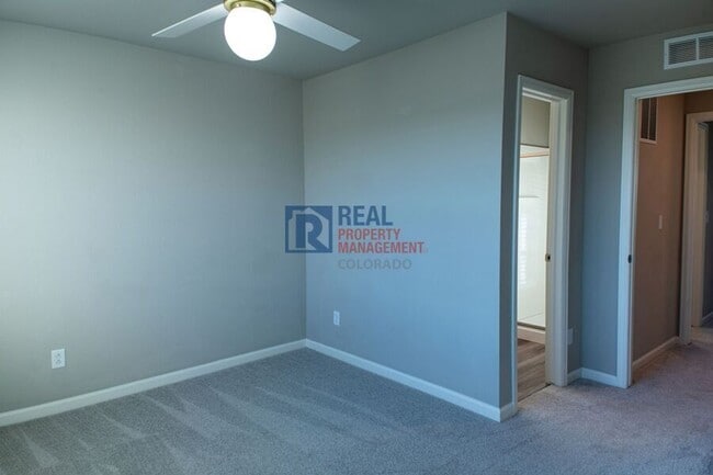 Building Photo - 897 Great Plains Ave