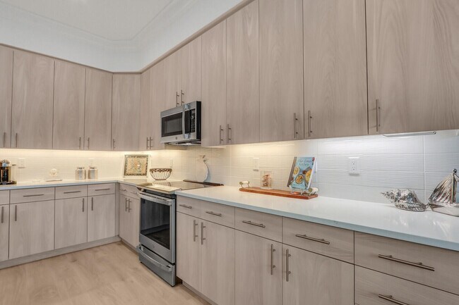 Building Photo - 120 Water Pointe Pl