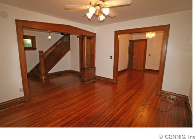 Building Photo - 27 Ravenwood Ave