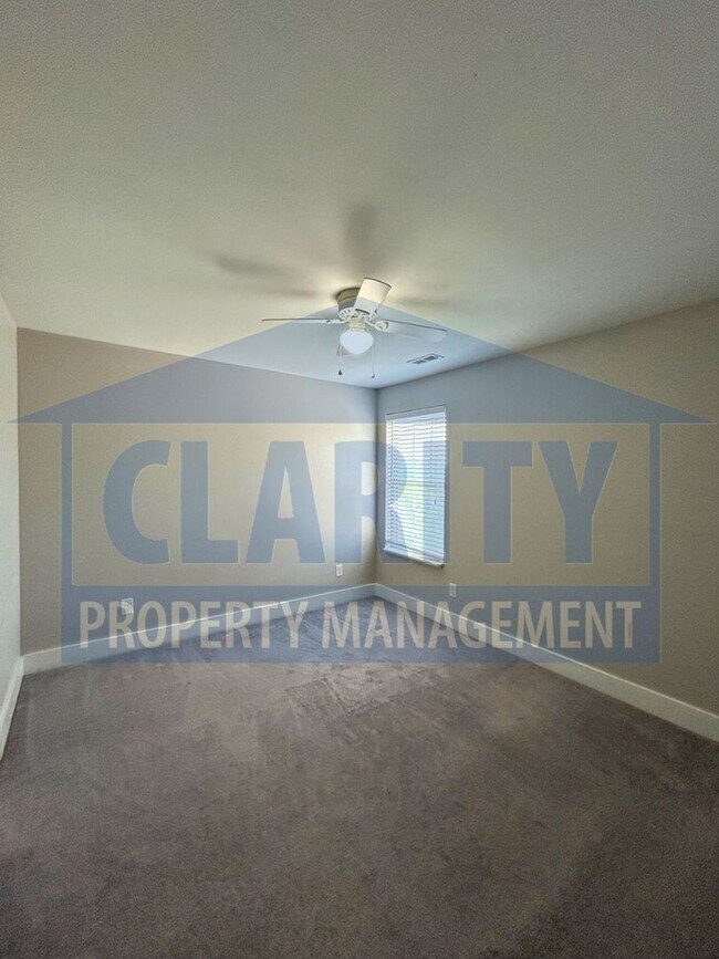 Building Photo - Modern townhome w/ master-on-main!