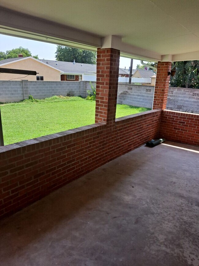 Building Photo - 1626-1628 Hollywood Dr.