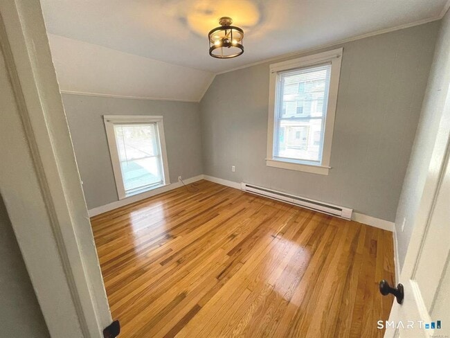 Building Photo - 194 School St