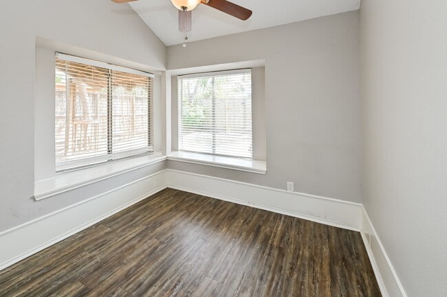 Building Photo - 11811 Meadowchase Dr