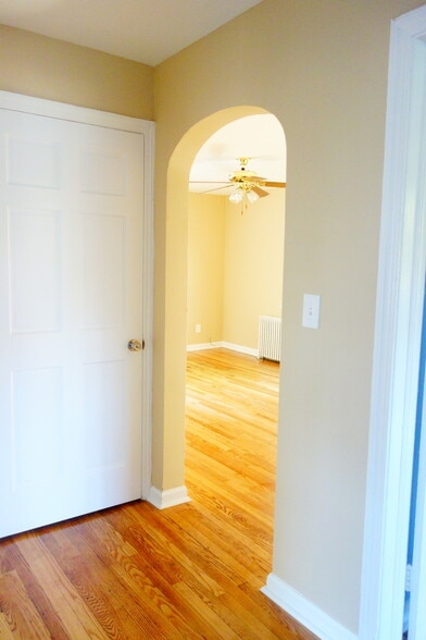 Building Photo - 8007 Garland Ave