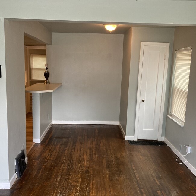 Building Photo - 5520 Floy Ave