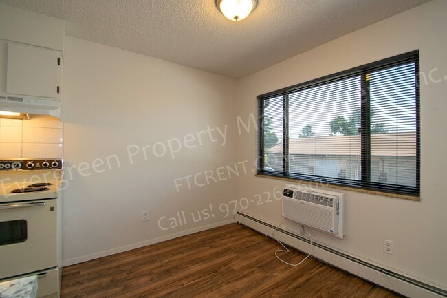 Building Photo - 1428 S California Ave