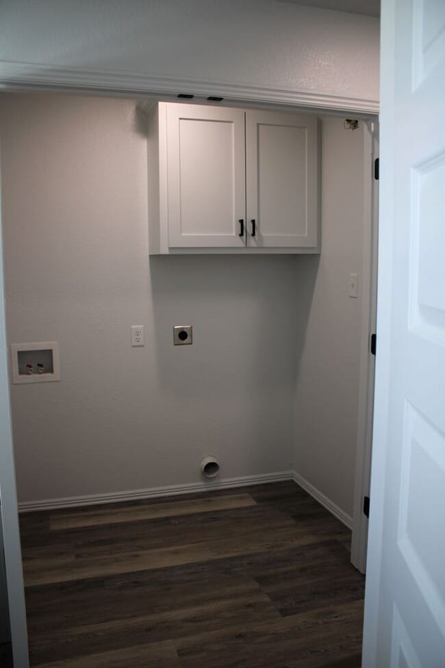 Building Photo - COX-NORTHRIDGE DR-1