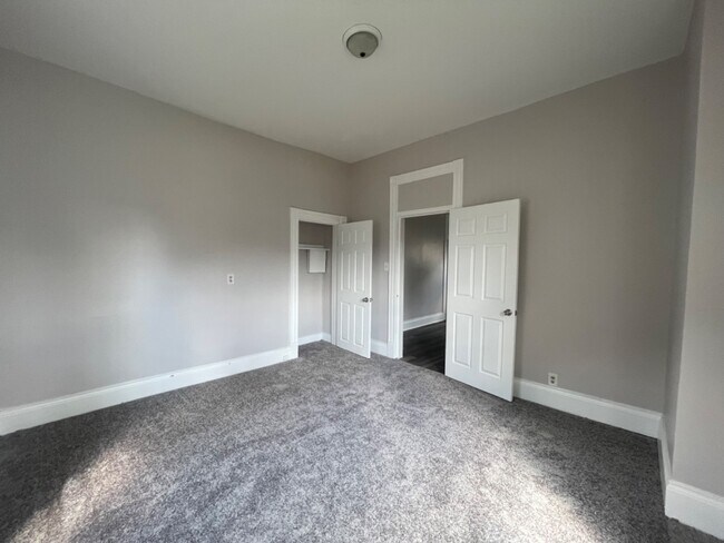 Building Photo - 1138 W 30th St