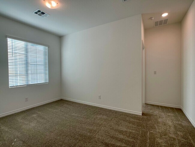Building Photo - LOVELY TOWNHOUSE FOR RENT - GATED 3 BED 3 ...