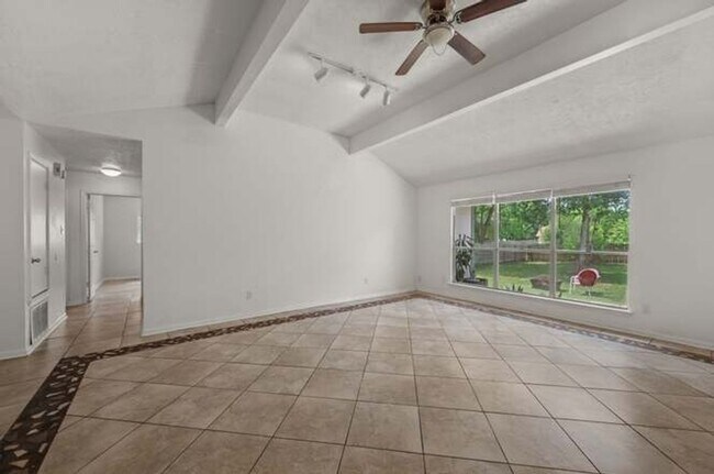 Building Photo - 4 Bedroom Single Family Home in Pflugerville