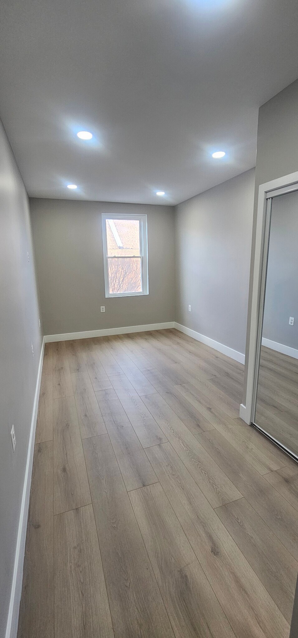 Building Photo - 324 South St