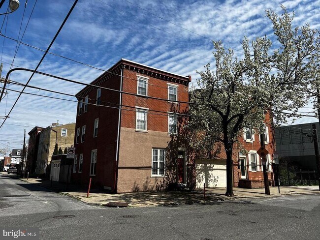 Primary Photo - 1037 Shackamaxon St